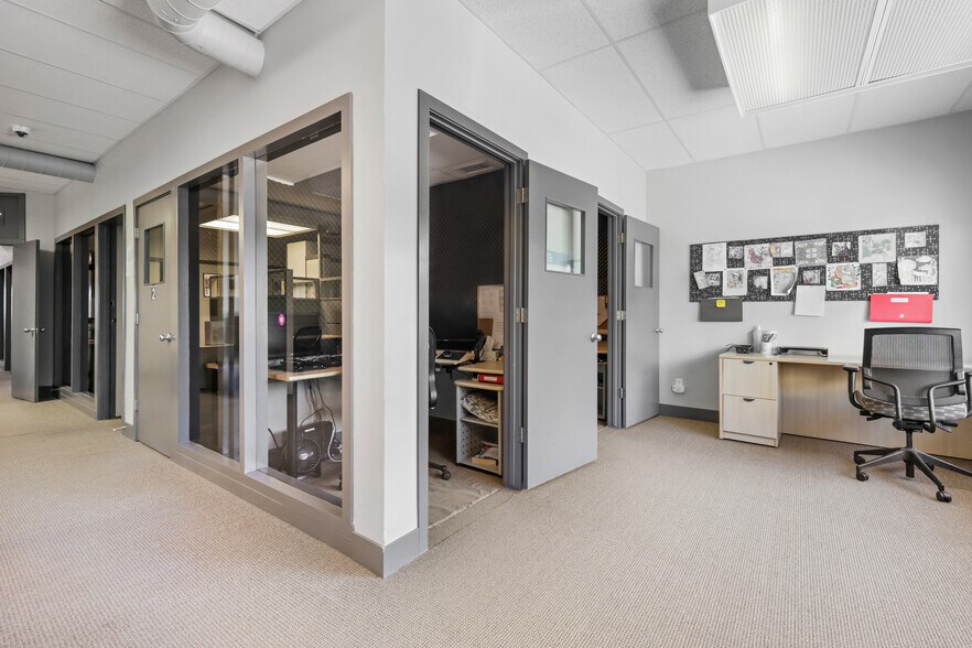 More Photos Of 1909 10th Ave SW, Calgary Office For Sale