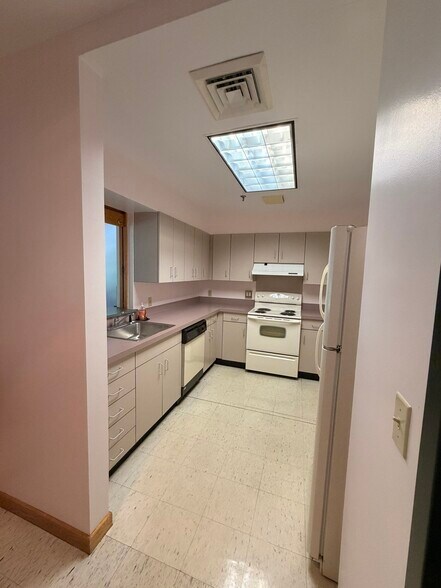 More Photos Of 5 Wally Krueger Way, Bridgewater Daycare Center For Lease