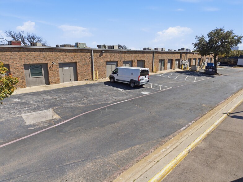 More Photos Of 4440-4460 Spring Valley Rd, Dallas Unknown For Lease