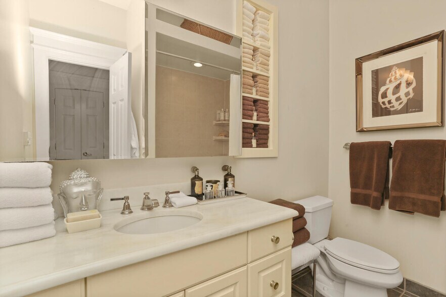 More Photos Of 345 Greenwich Ave, Greenwich Office For Sale