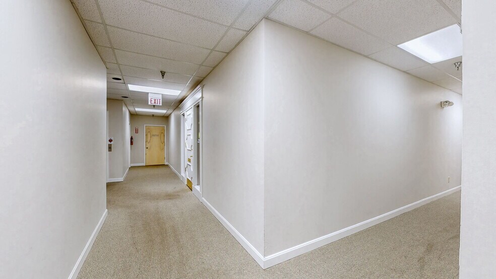 More Photos Of 1701 Spring St, Jeffersonville Medical For Sale