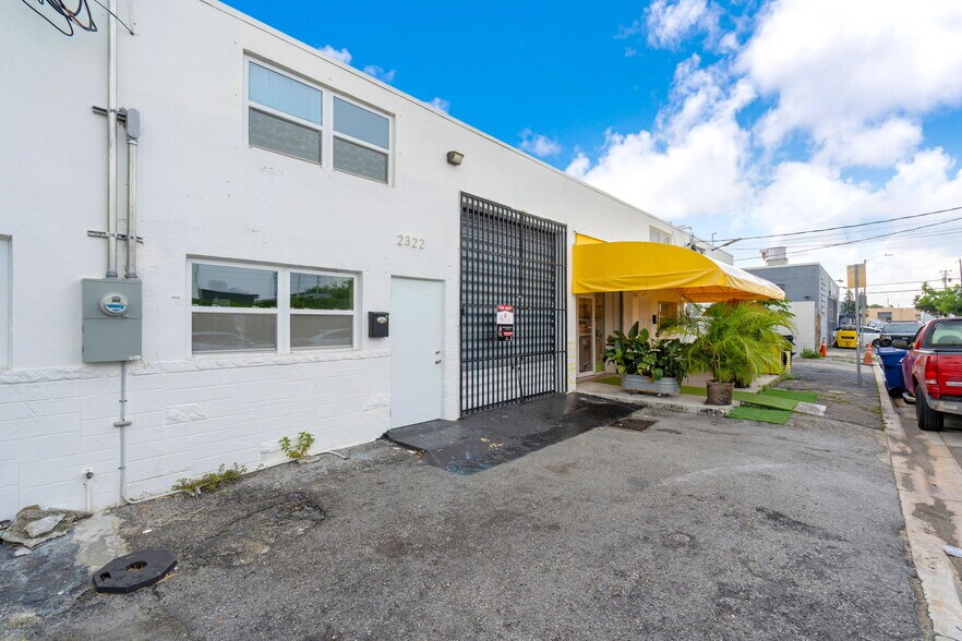 More Photos Of 2320-2326 NW 7th Ct, Miami Warehouse For Lease