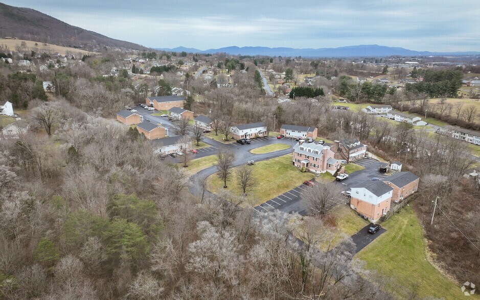 More Photos Of 60 Birchwood Ln, Cloverdale Apartments For Sale