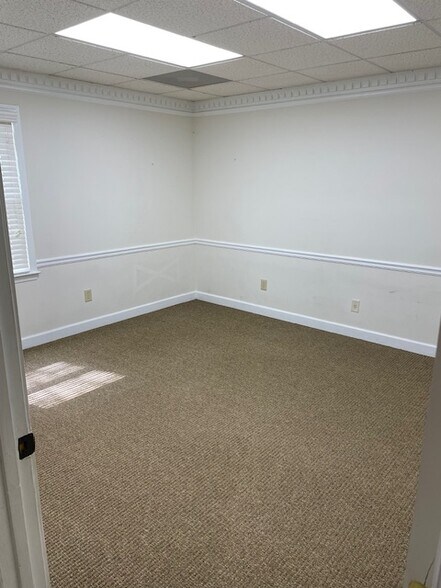 More Photos Of 650 Hillcrest Rd, Lilburn Medical For Lease