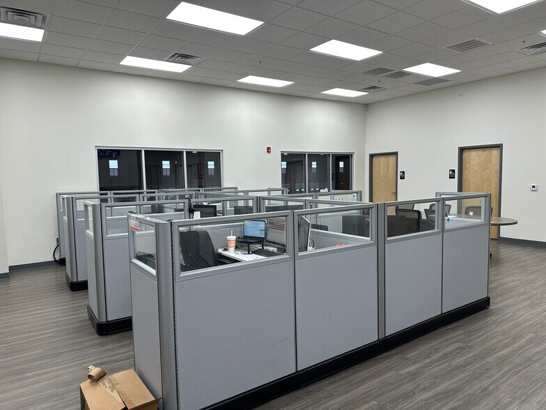 More Photos Of 901 Nicolas D Hachar Rd, Laredo Warehouse For Lease