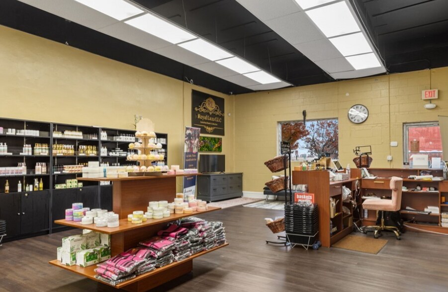 More Photos Of 214-216 E Main St, Richmond Storefront Retail Residential For Sale