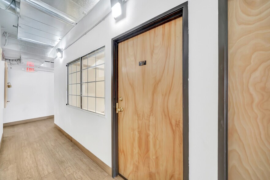 More Photos Of 1926 S Main St, Santa Ana Office For Lease