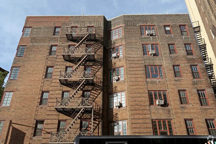 More Photos Of 1 Jane St, New York Apartments For Lease