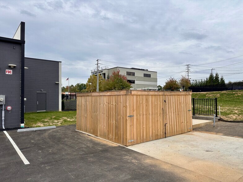 More Photos Of 1408 W Market St, Johnson City Restaurant For Lease