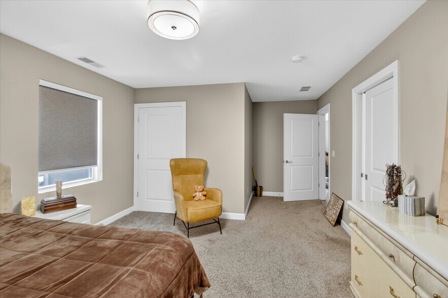 More Photos Of 26640 Orchard Lake Rd, Farmington Hills Apartments For Sale