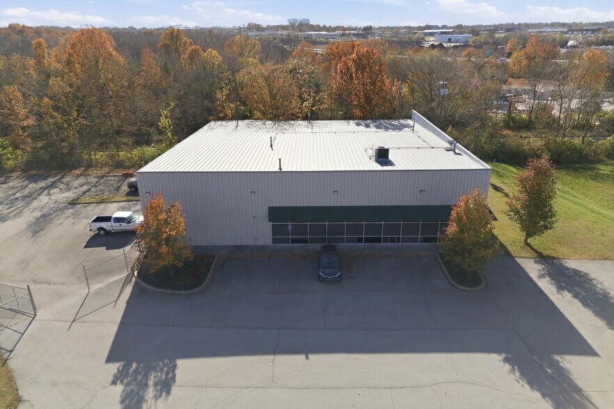More Photos Of 13720 Aiken Rd, Louisville Warehouse For Lease