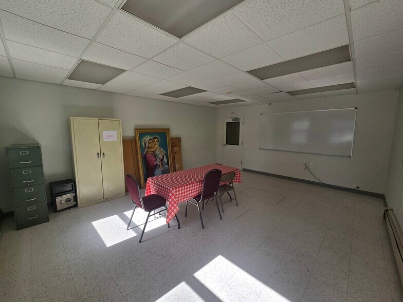 More Photos Of 2966 Crompond Rd, Yorktown Heights Schools For Lease