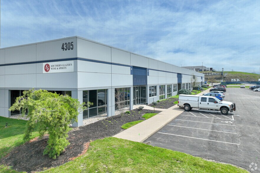 More Photos Of 4305 Muhlhauser Rd, Fairfield Warehouse For Lease