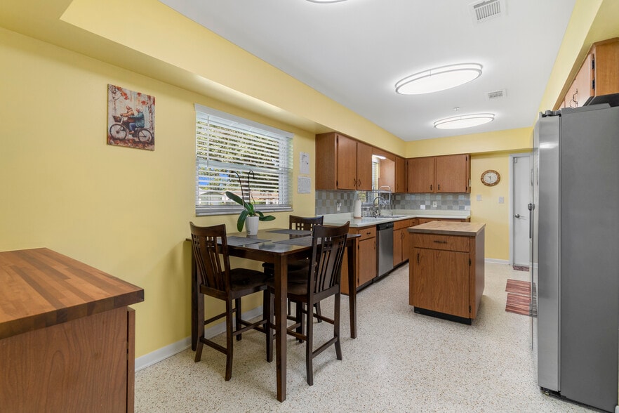 More Photos Of 207 W Wheeler Rd, Seffner Assisted Living For Sale