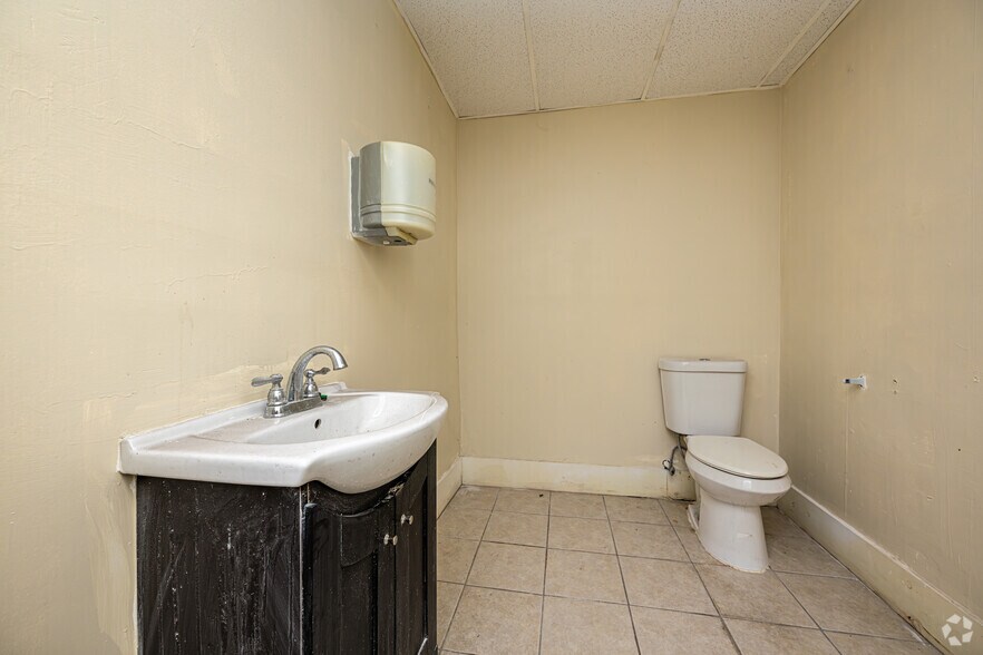 More Photos Of 1500 Robert C Blakes SR Dr, New Orleans Industrial For Sale