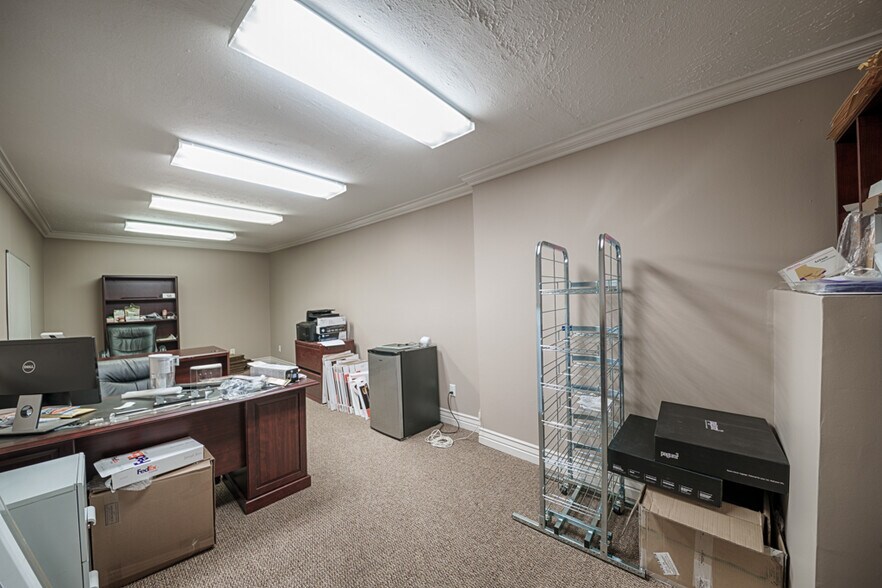 More Photos Of 116 E Central Ave, Bentonville Storefront Retail Residential For Sale