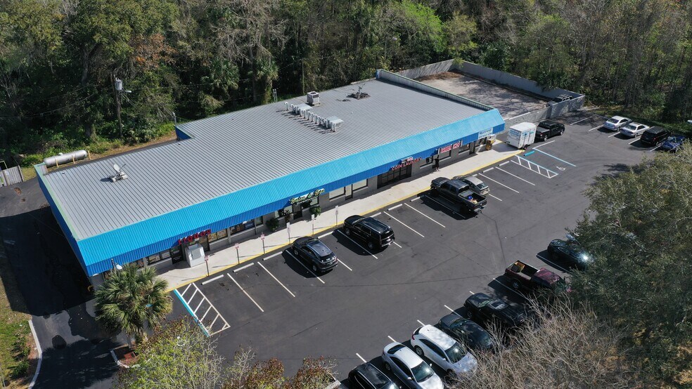More Photos Of 950 N Central Ave, Oviedo Unknown For Lease
