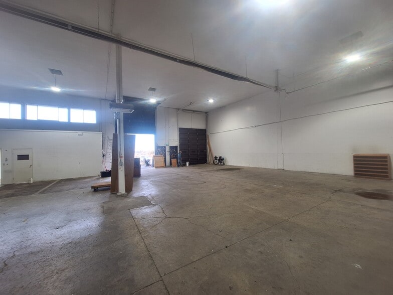 More Photos Of 690 Comox Rd, Nanaimo Warehouse For Lease