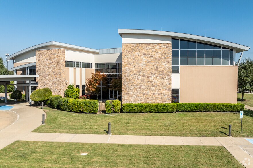 More Photos Of 500 Maplelawn Dr, Plano Office For Sale
