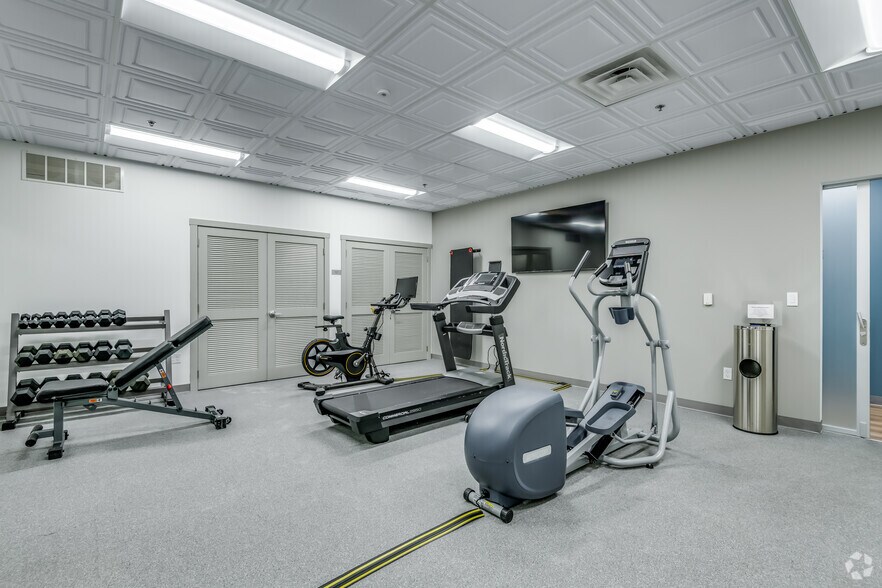 More Photos Of W239 N3490 Pewaukee Rd, Pewaukee Office For Sale