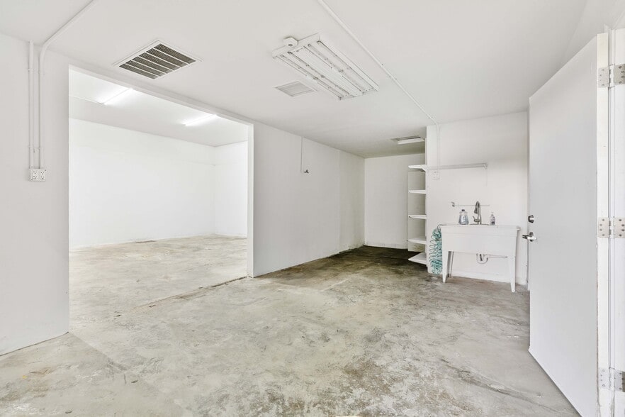 More Photos Of 11834-11836 Vose St, North Hollywood Warehouse For Lease