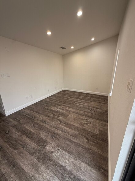 More Photos Of 5116 Sun Valley Dr, Fort Worth Flex For Lease