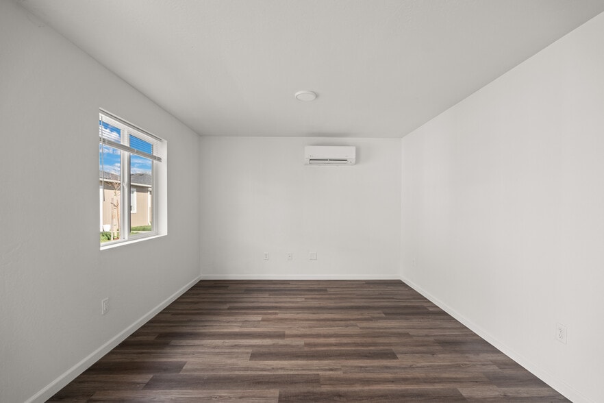 More Photos Of 634 Colinwood ct, Medford Apartments For Sale