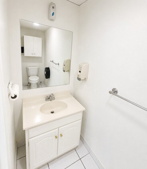 More Photos Of 3100 NW 72nd Ave, Miami Warehouse For Sale