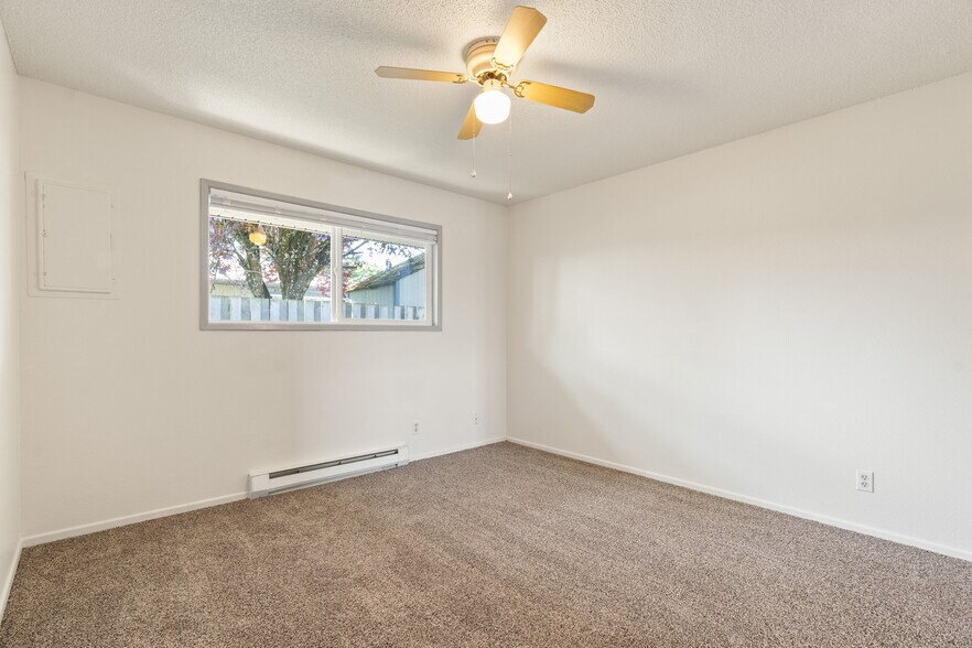 More Photos Of 110-162 NW 15th St, Gresham Apartments For Sale