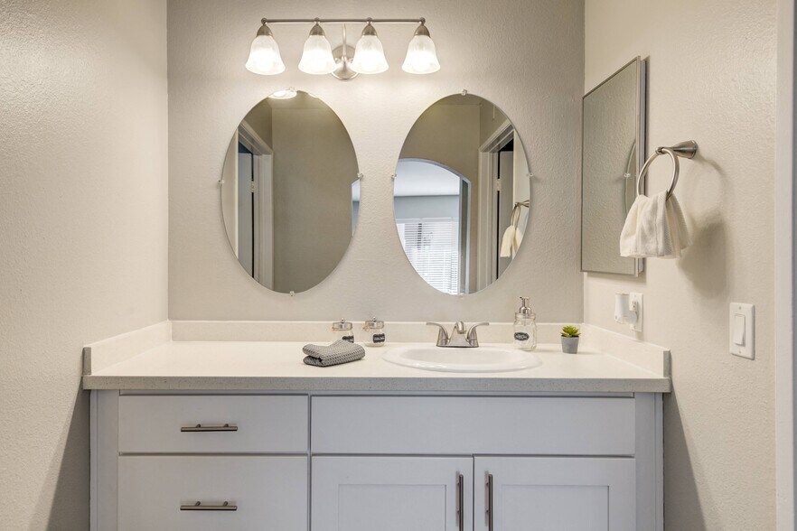 More Photos Of 1318 N Mansfield Ave, Los Angeles Apartments For Sale