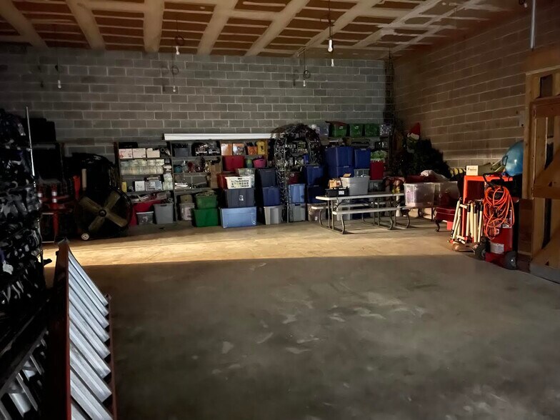 More Photos Of 142 N Seymour Ave, Mundelein Freestanding For Lease