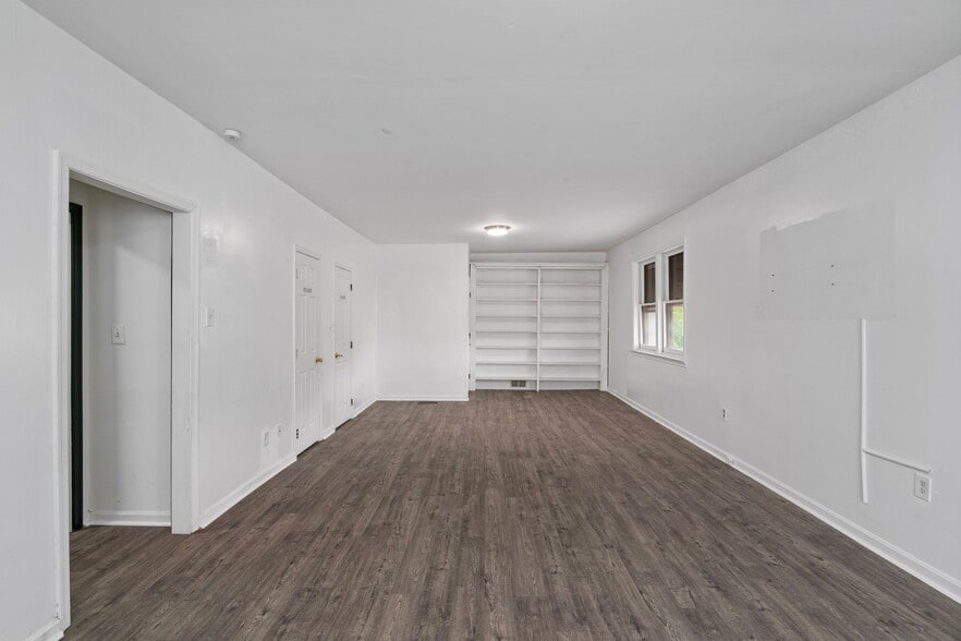 More Photos Of 4926 Marlboro Pike, Capitol Heights General Retail For Lease