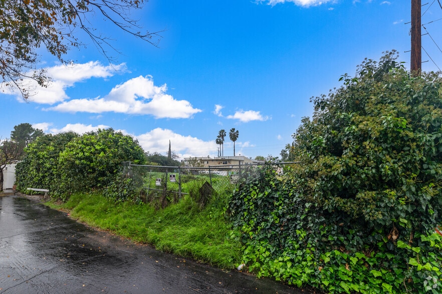 More Photos Of 13840 Sherman Way, Van Nuys Land For Sale