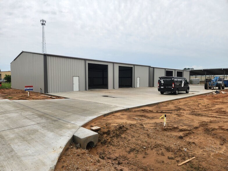 More Photos Of 14566 Industrial Park, Aubrey Warehouse For Lease