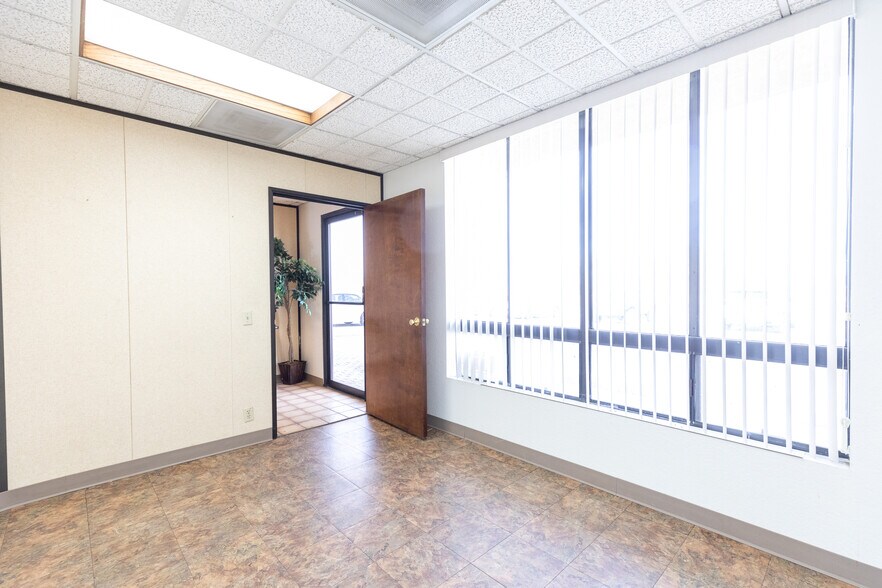 More Photos Of 1249 E Ridgecrest Blvd, Ridgecrest Office For Sale