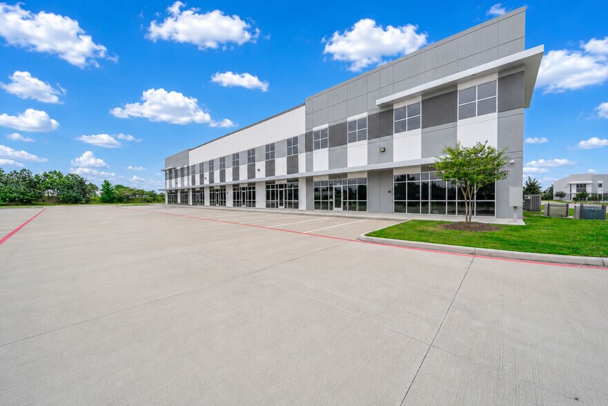 More Photos Of 13911 Service Center Dr, Tomball Light Distribution For Lease