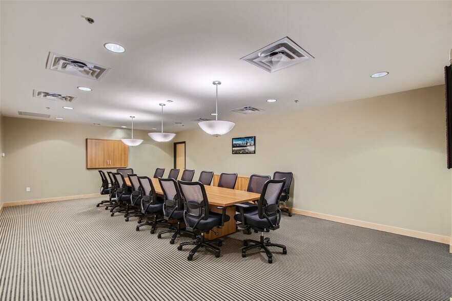 More Photos Of 1800 Glenarm Pl, Denver Office For Sale