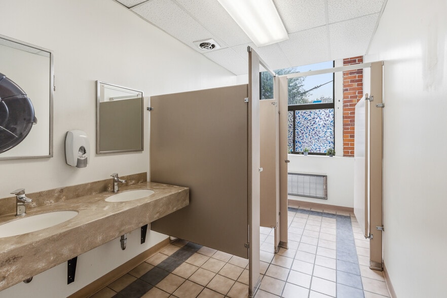 More Photos Of 103 Roxbury St, Keene Office For Sale