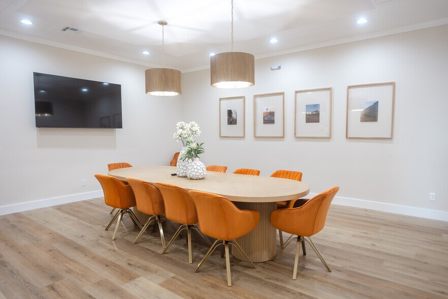 More Photos Of 9 NE Park Ave, Baxley General Retail For Sale