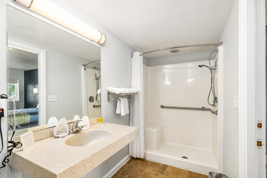 More Photos Of 4029 Marlane Dr, Grove City Hotel For Sale