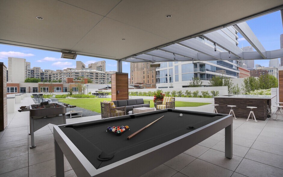 More Photos Of 801 S Financial Pl, Chicago Apartments For Lease