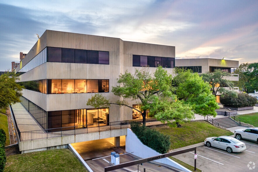 More Photos Of 2121 Sage Rd, Houston Office For Lease