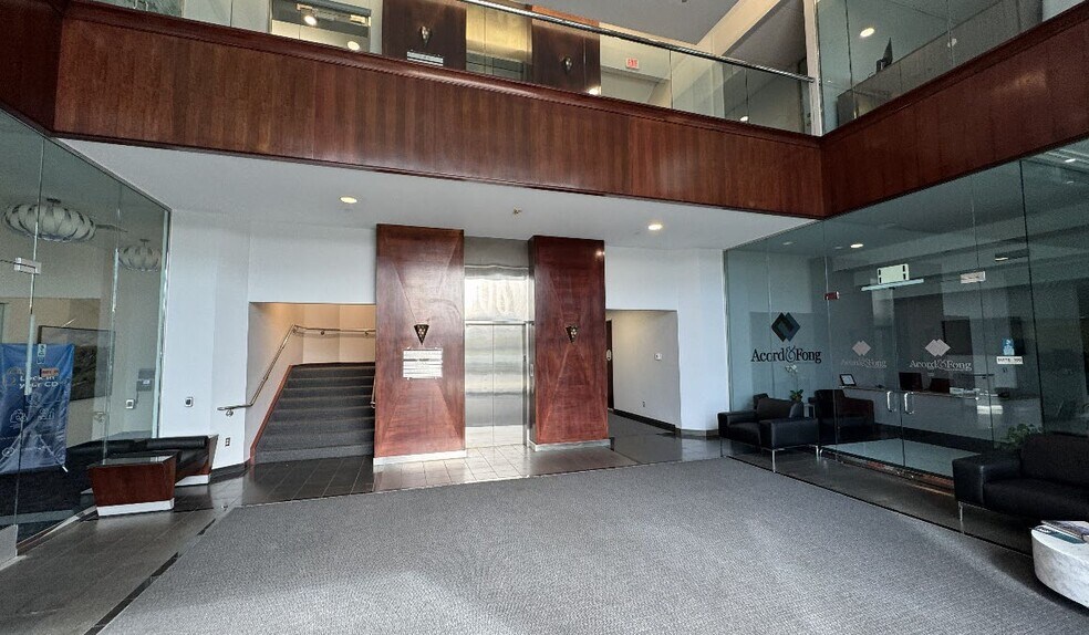 More Photos Of 7060 N Fresno St, Fresno Office For Sale