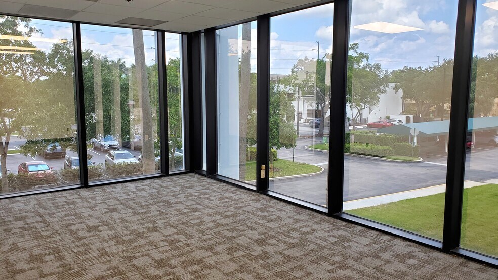 More Photos Of 2300 Glades Rd, Boca Raton Unknown For Lease