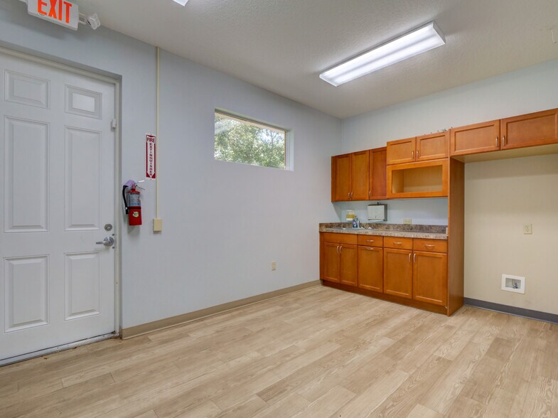 More Photos Of 733 S Goldenrod Rd, Orlando Medical For Lease