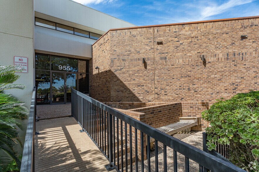 More Photos Of 955 Dairy Ashford Rd, Houston Medical For Lease