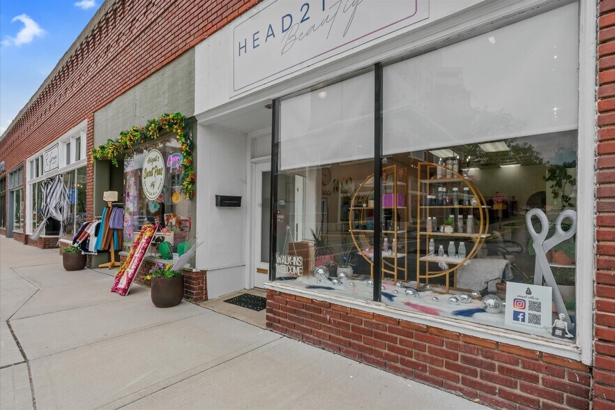 More Photos Of 453-463 S Thompson Ave, Excelsior Springs Storefront Retail Office For Sale