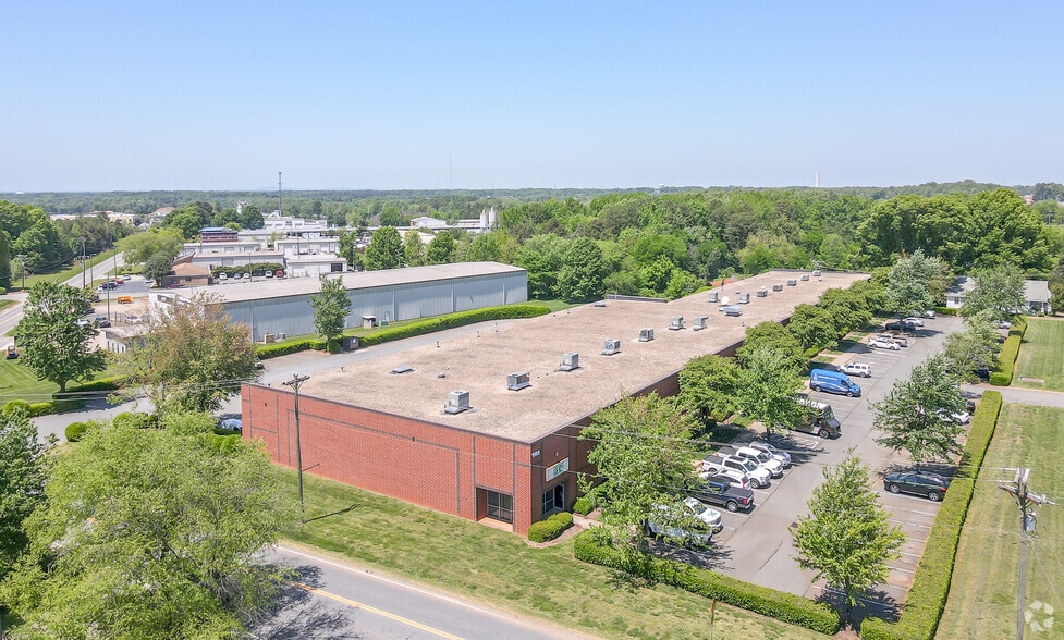 More Photos Of 9115 Old Statesville Rd, Charlotte Light Distribution For Lease