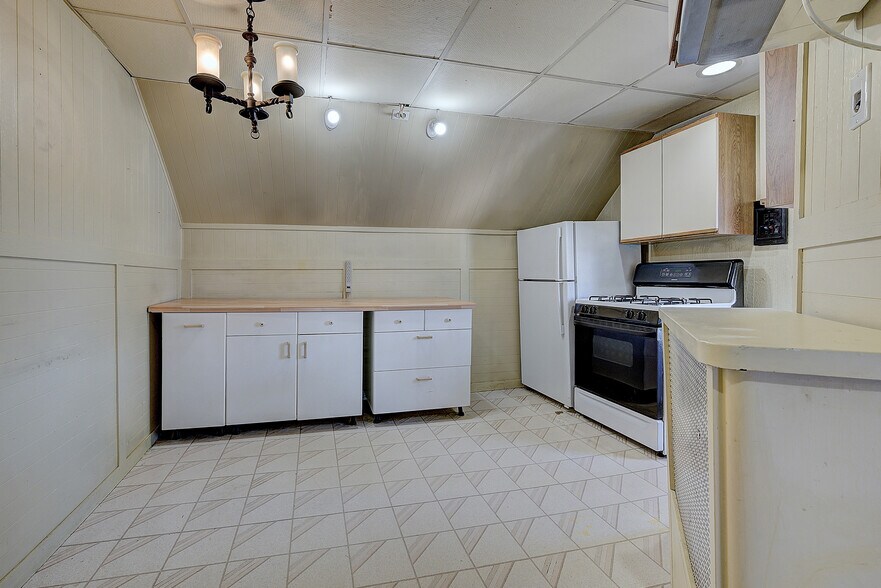 More Photos Of 10 S Prospect St, Verona Office Residential For Lease