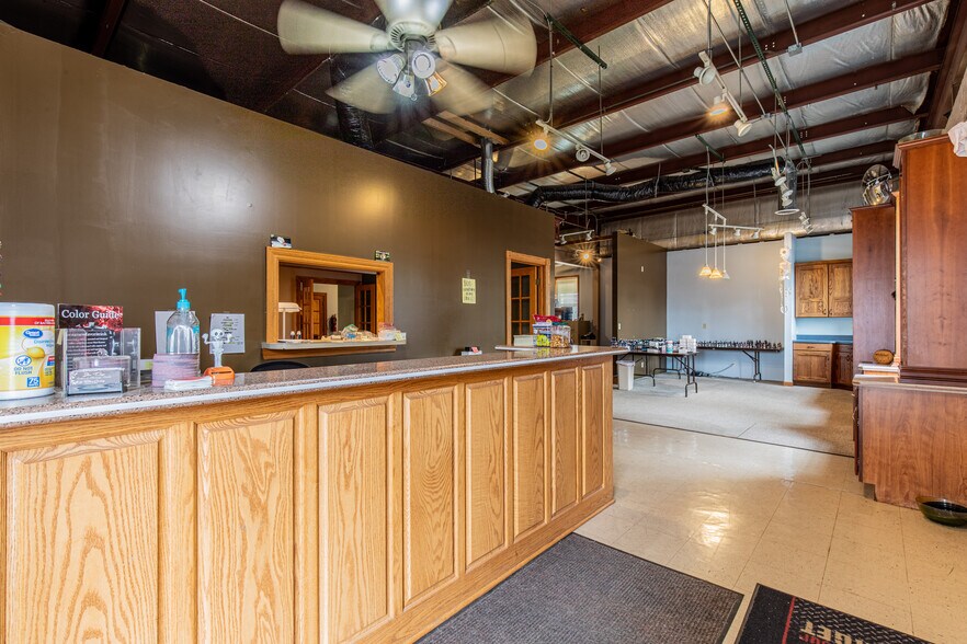 More Photos Of 825 N Pleasant St, Princeton Flex For Sale